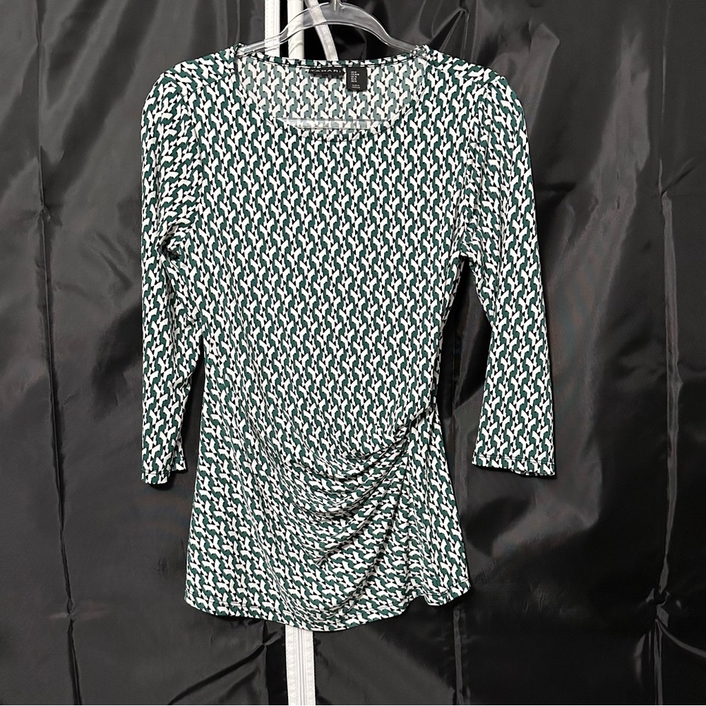 Tahari Fitted Green and White Ruched Blouse